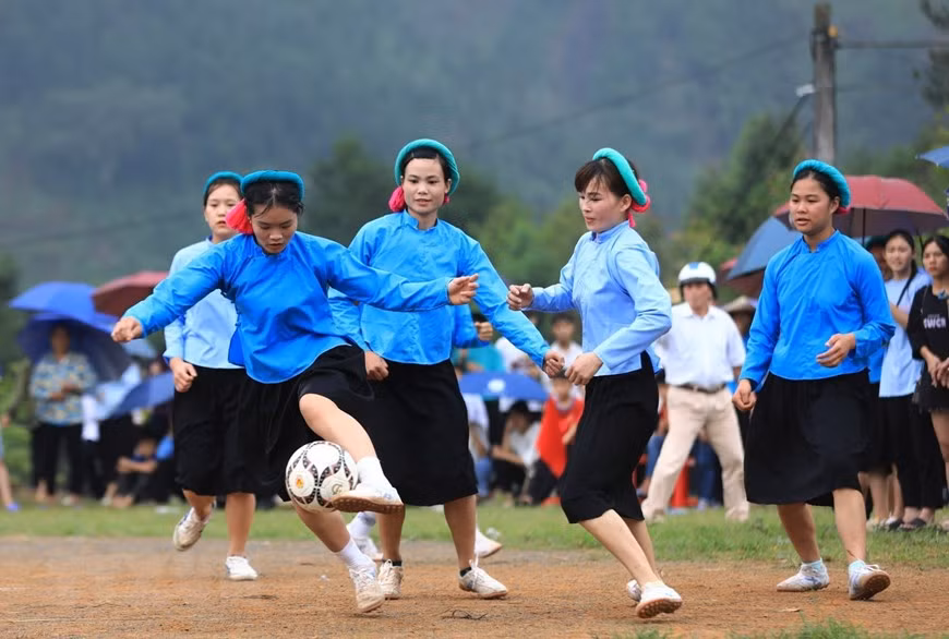 The football skills of these amateur players are impressive.(Photo:VNA)
