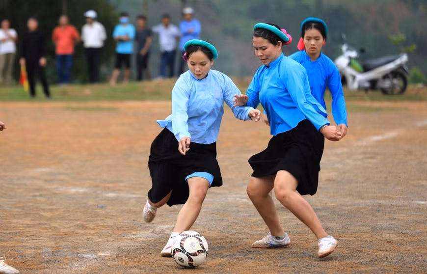 The annual women’s football tournament is one of the activities Huc Dong commune, Binh Lieu district, holds to stimulate tourism. (Photo: VNA)