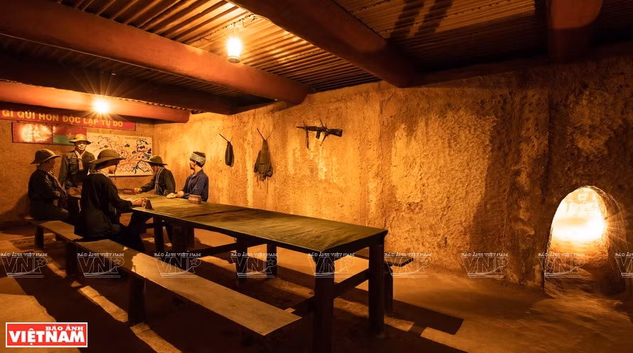 Cu Chi Tunnels, a popular destination for both domestic and foreign tourists thanks to its unique historical and architectural values, may soon join UNESCO’s list of world heritage. The People’s Committee of Ho Chi Minh City is working on a dossier seeking UNESCO’s recognition for the tunnels. In the photo: Conference chamber at Cu Chi Tunnels can accommodate more than 20 people. (Photo: VNP/VNA)