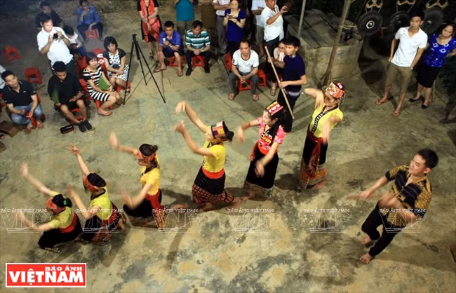 In their trip to Pu Mat, visitors will experience the original culture and cuisine of the Thai ethnic people, who make up over 66% of the population of Con Cuong district (Photo: VNA)