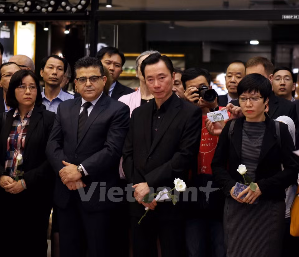 Many Vietnamese and foreign diplomatic officials attend the ceremony (Photo: VNA)
