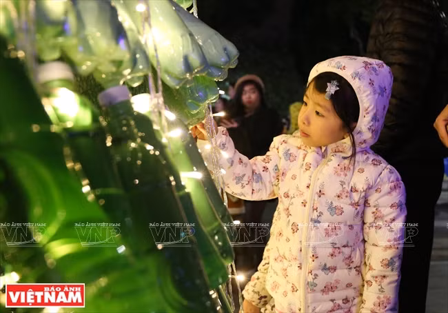 The tree conveys a message of environmental protection (Photo :VNA)