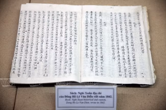 The book entitled “Nghi Xuan dia chi” (Topography of Nghi Xuan). (Source: VNA)