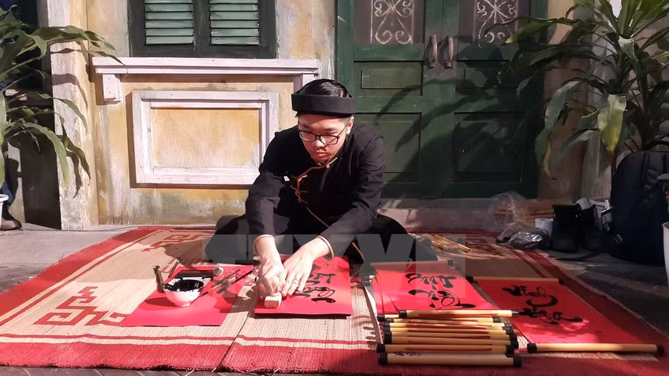 Calligraphy paintings - a feature of traditional Tet (Source: VNA) 