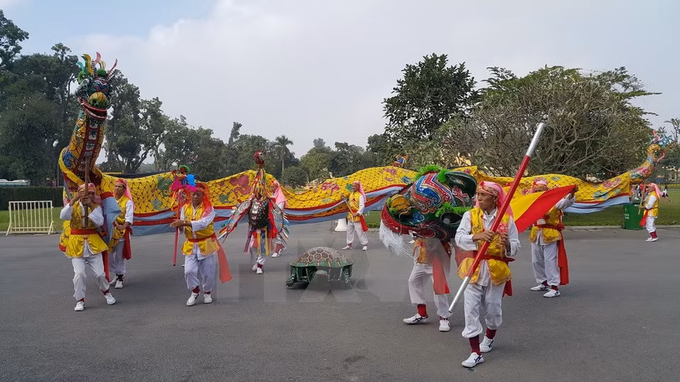 Dragon, unicorn, tortoise and phoenix dances. Dragon, unicorn, tortoise and phoenix are the four sacred animals of Vietnamese legend (Source: VNA) 