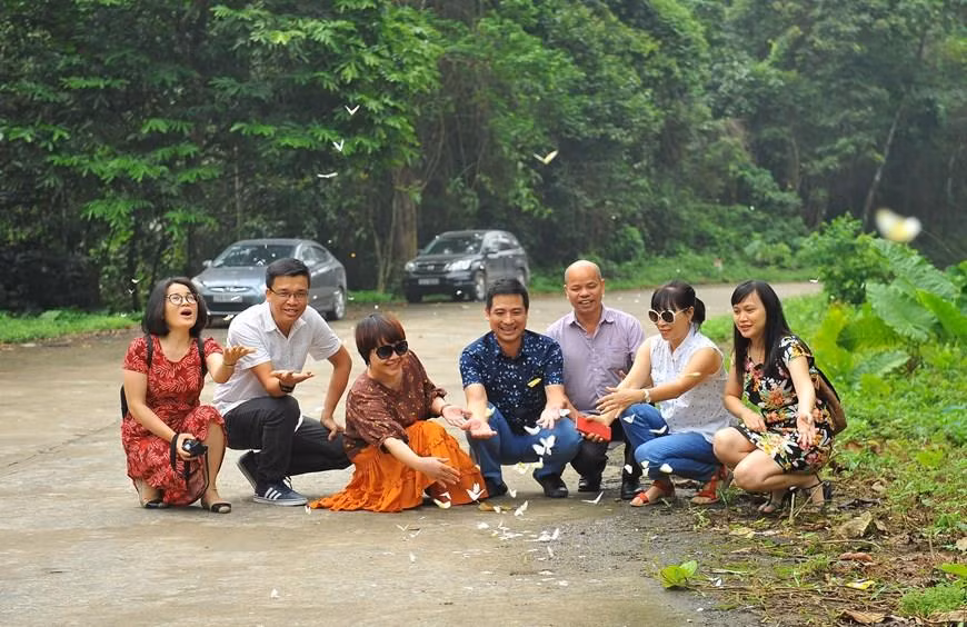 Tourists explore the magnificent beauty of Cuc Phuong National Park (Photo: VNA)