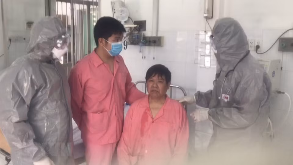 Ho Chi Minh City’s Cho Ray hospital is treating another nCoV patient with positive anticipation (Published by VNA)
