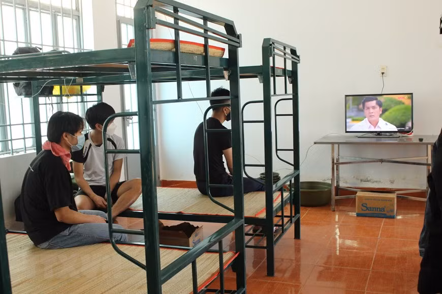 The infrastructures can serve the quarantine of up to 150 people. Basic necessities such as free Internet, meals (57,000VND/day) and others are provided (Photo: VNA)