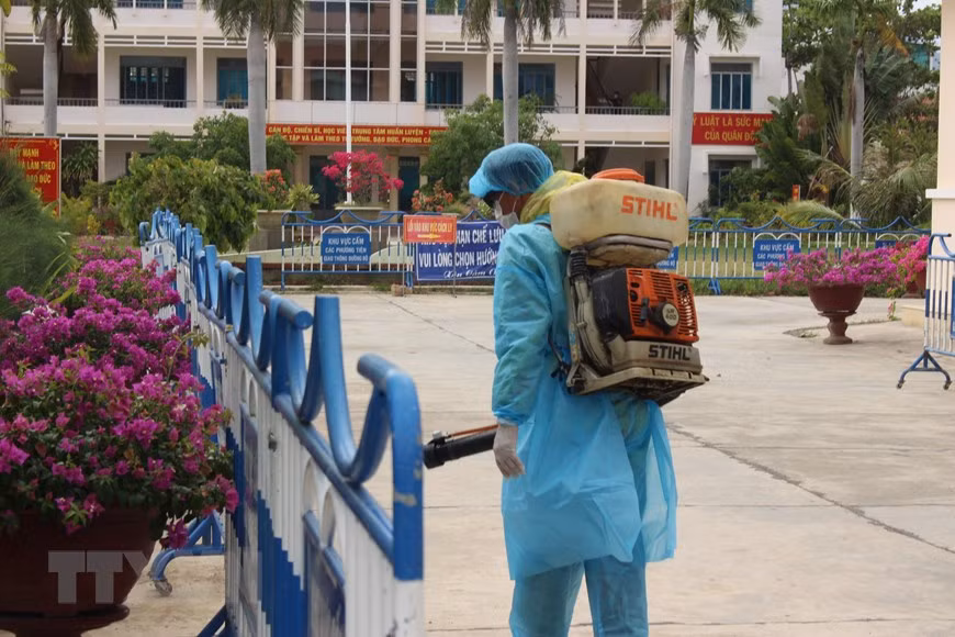 Regular disinfection activities are carried out to prevent the spread of COVID-19 (Photo: VNA)