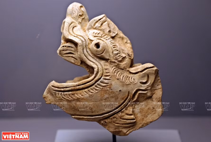 Terracotta dragon-head shaped remain found in Thuong temple, dating from the Le Dynasty (Photo: VNA)