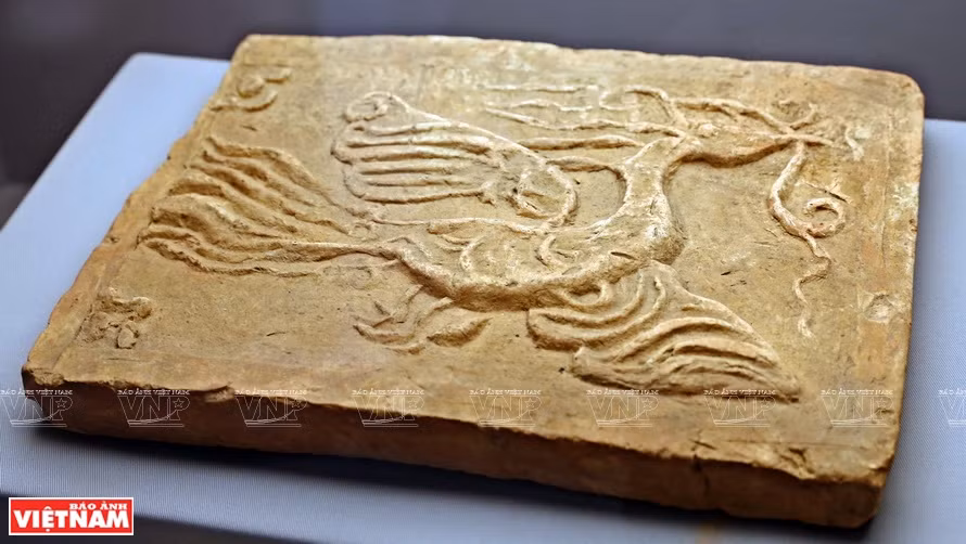Decorative bricks made of terracotta material were found in Thuong temple, dating from the Le dynasty, 17th and 18th centuries (Photo: VNA)