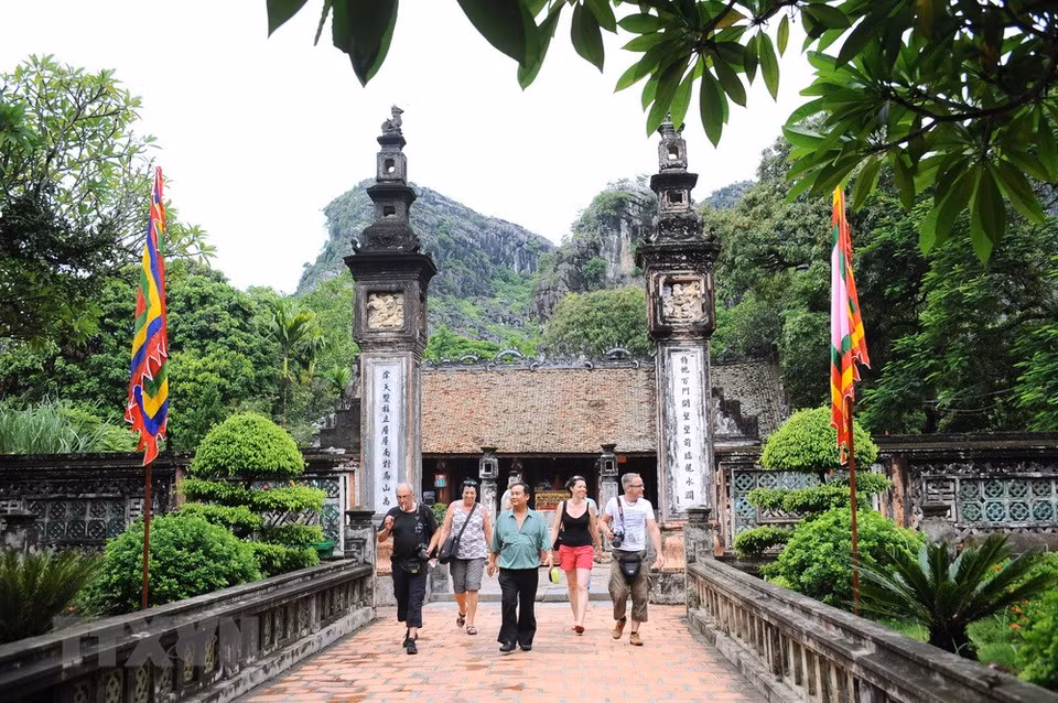 Tourists at the Dinh Tien Hoang King's Temple, a special spiritual, architecture and cultural site. (Photo: VNA)