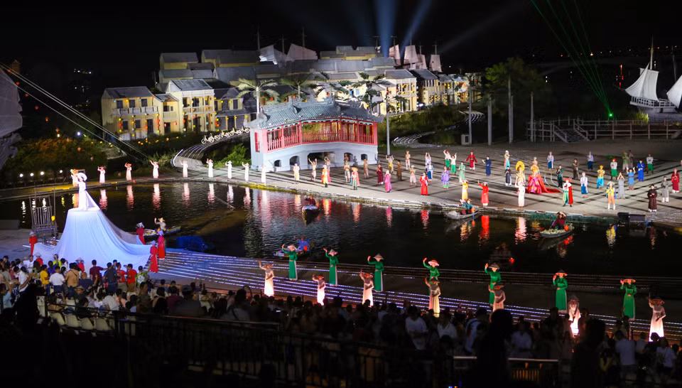 The complex had tough competition to edge out Thailand’s Legend Siam and Ocean Park Hong Kong in the vote for the victorious award the second time. (Photo: VNA)