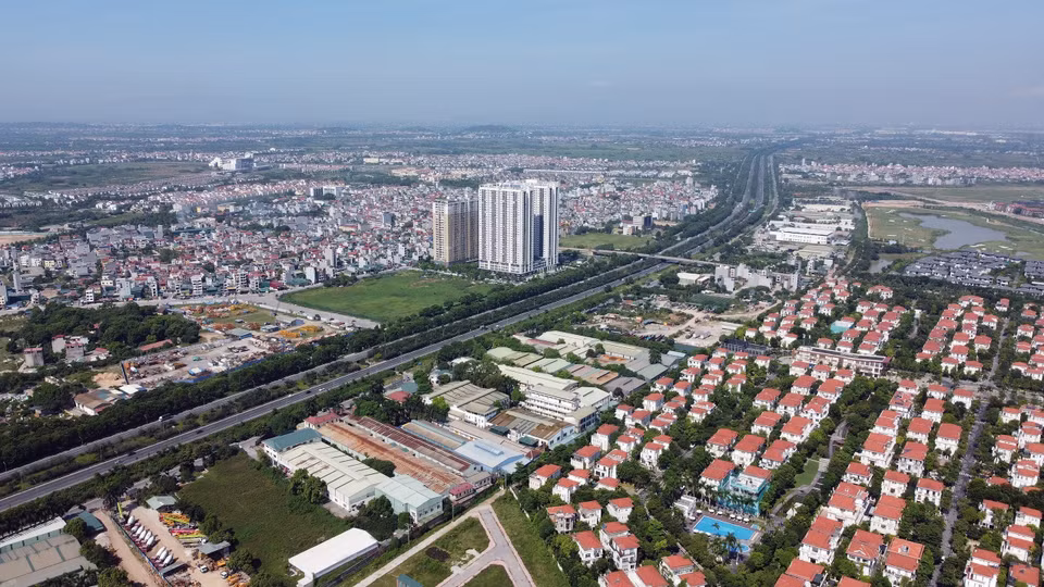 Many high-rise apartment buildings have been built in Hoai Duc and Dan Phuong districts. (Photo: VNA)