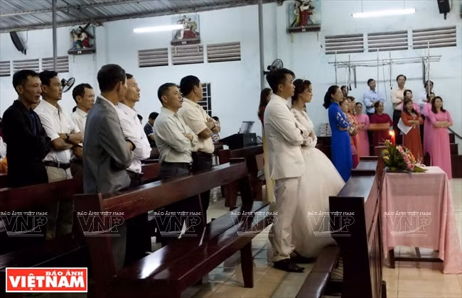A wedding ceremony at Suoi Rao church, Ba Ria-Vung Tau province (Photo: VNA)