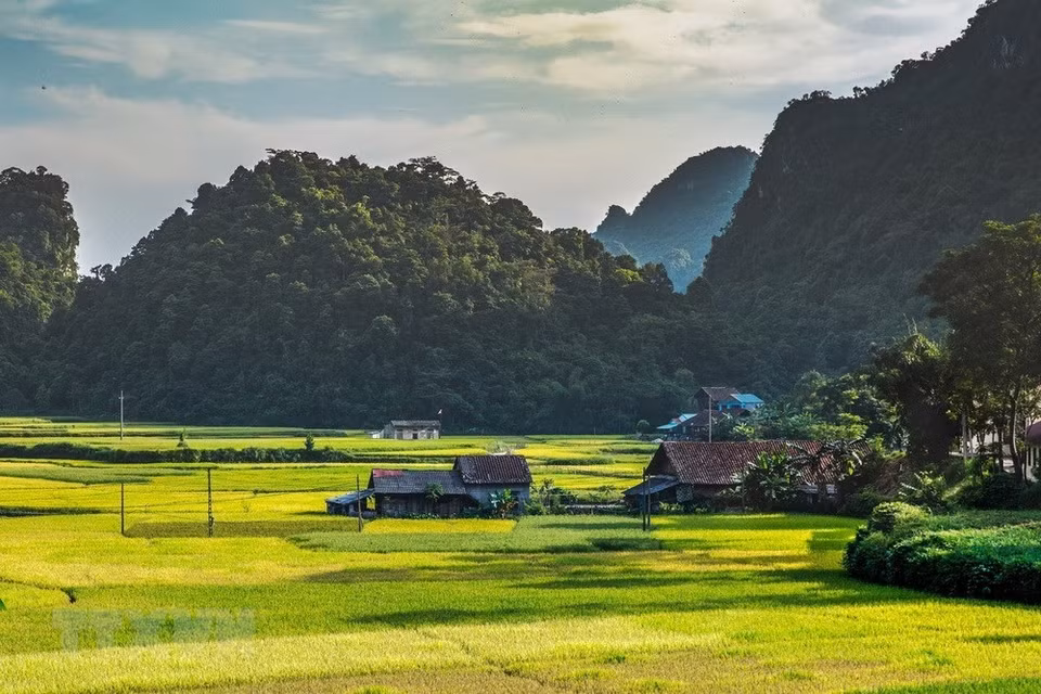 With many beautiful scenery and historical sites, Cao Bang is an attractive destination for holiday-makers (Source: VNA)