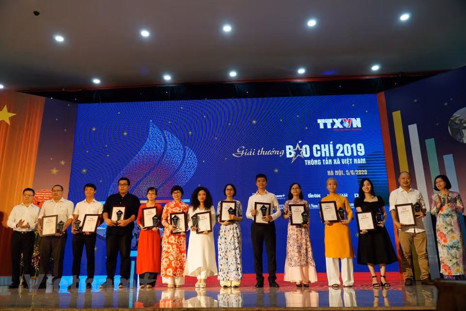 The awarded works showed the contingent of Vietnam News Agency’s journalists who have worked hard with high sense of responsibility (Photo: VNA)