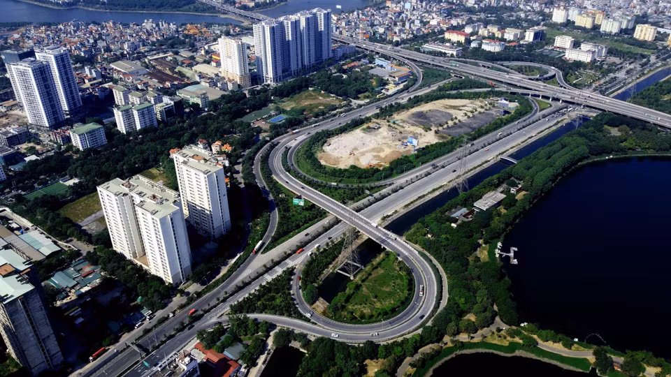 Phap Van – ring road No.3 interchange is constructed to connect Phap Van – Cau Gie highway with ring road No. 3 in Hanoi. (Photo: VNA)
