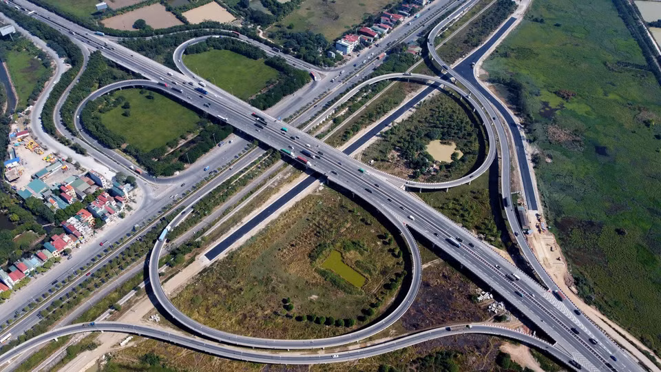 National Road No.5 – Thanh Tri bridge intersection. (Photo: VNA)