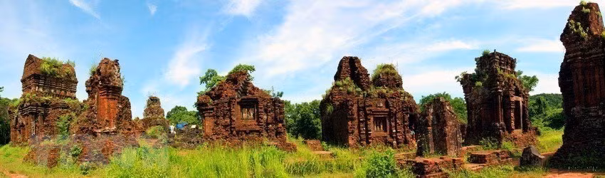 The UNESCO-recognised My Son Sanctuary, 70 km southwest of Da Nang, is a popular destination for tourists, along with the World Heritage Site of Hoi An ancient town and the World Biosphere Reserve of Cham Island. My Son is a complex of 70 religious tower temples, built from the 4th to the 13th centuries. (Photo: VNA)