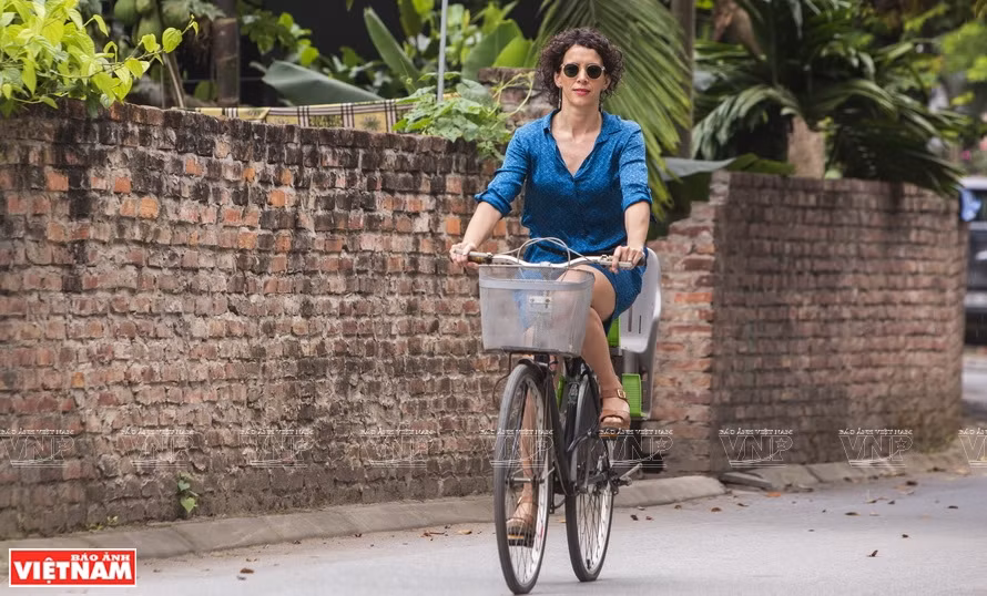 Like a Vietnamese, Anne Sophie loves Vietnamese people and natural landscape. (Photo: VNP)