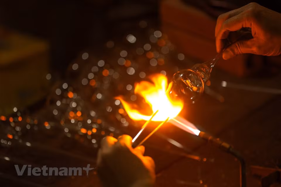 Glass-blowing is a family tradition for Tien, with the techniques he uses having been passed down from his grandparents to him over a period of nearly three decades. Working long days in his small workshop surrounded by broiling flames has taught him the beauty of struggling to produce masterpieces. For Tien, it is all about the art. As a business his profits are small, but as an artist his returns are massive. “The COVID-19 pandemic forced the facility to shut down for a period of time so now I’m playing catch up to deliver enough products to my customers,” he explained. (Photo: VietnamPlus)