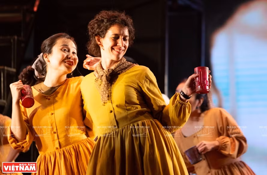 Anne Sophie delivers a stellar performance at the Les Misérables Staged Concert. (Photo: VNP)