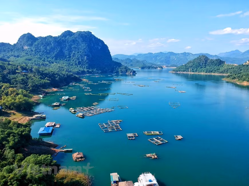 Hoa Binh has a humid subtropical climate, with a cold, dry winter with little rainfall, and hot, rainy summer. Visitors can travel to Hoa Binh at any time of the year, ideally from February to October. Photo: Vietnam+)