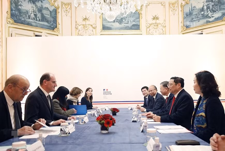 Prime Minister Pham Minh Chinh holds talks with his French counterpart Jean Castex (Photo: VNA)