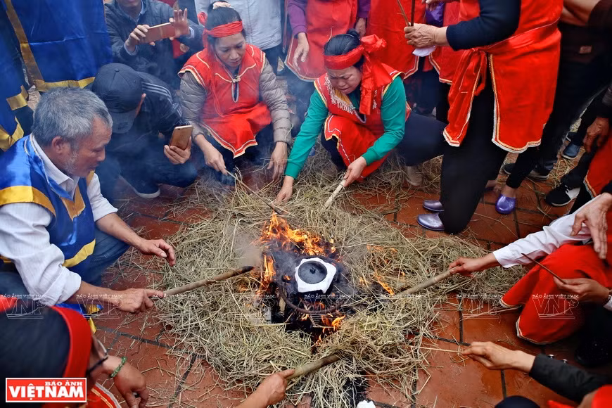 They try to complete the contest in the shortest time (Photo: VNA)