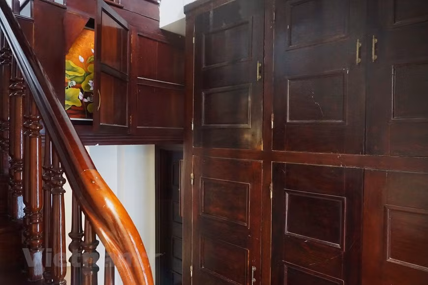 The mansion wall cabinets system is almost intact. (Photo: Vietnamplus)