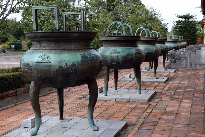 The highest cauldron is 2.5m high and the shortest is 2.3m high (Photo: VNA)