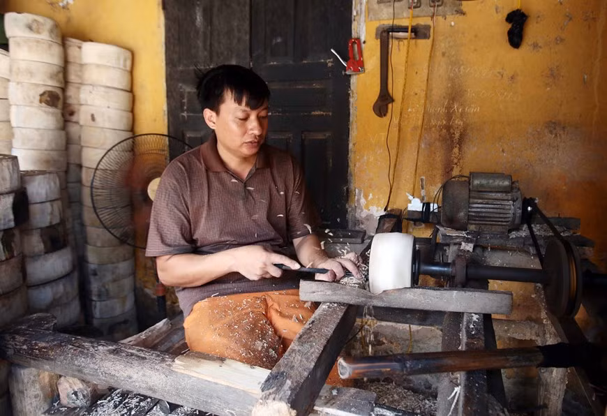 Wood and buffalo skin are used to make drums. (Photo: VNA)