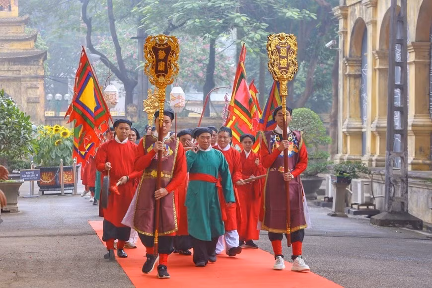 During the feudal era, Vietnamese people mostly lived on agriculture. Therefore, calendar was very important for them to calculate days for cultivation. According to historical documents, Ngu Lich ceremony was held on the 24th of the last lunar month during Le Dynasty. (Photo: VNA)