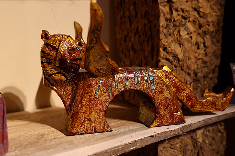 As one of the 12 zodiac animals, the Tiger symbolises willpower, courage, and personal strength. The image of the tiger is not only featured in Vietnamese fairy tales, folk songs, and proverbs, but is also used in decorative items and souvenirs. (Photo: VNA)