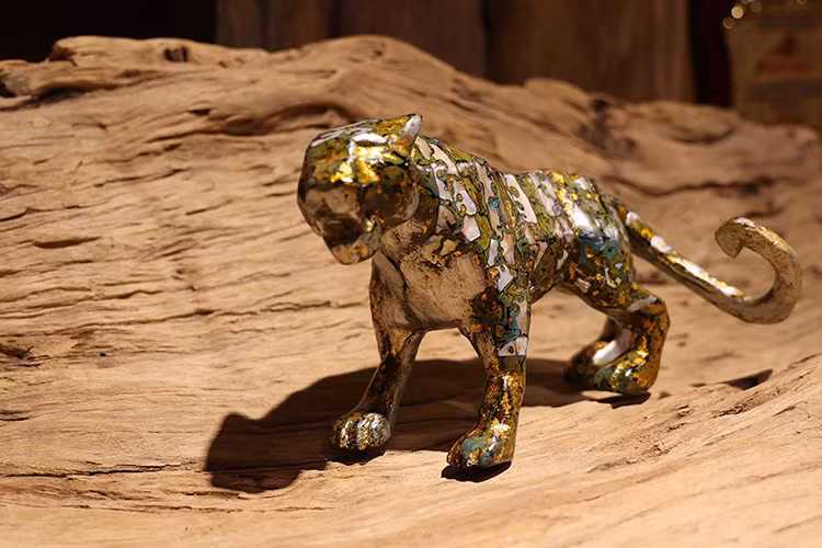 To date, Phat has completed work on more than 700 tiger sculptures, and his entire collection is expected to be complete by April 30, 2022. (Photo: VNA)