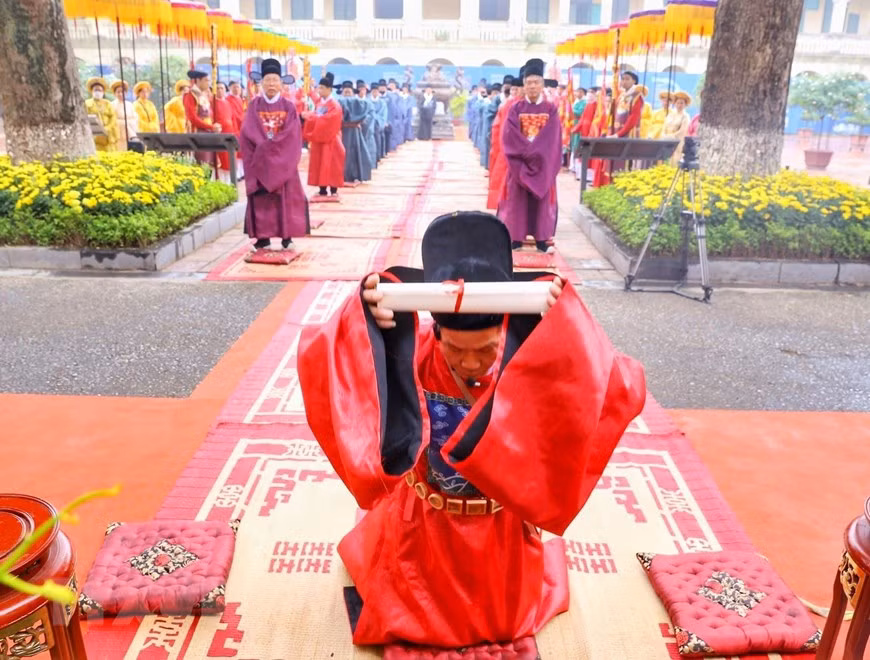 Le kings organised the Ngu Lich ceremony to distribute calendars to royal mandarins. Ordinary people received calendars in their localities. (Photo: VNA)