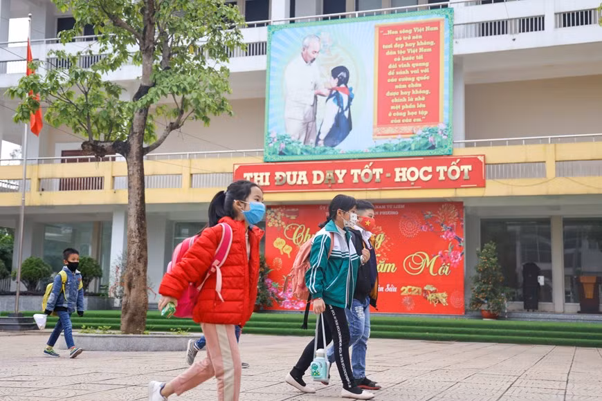 Measures against COVID-19 are taken seriously in Ngoc Lam Secondary School, Long Bien district. (Photo: VNA)