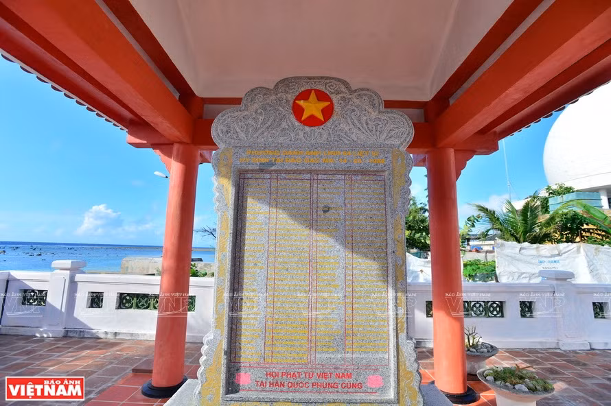 A memorial to 64 soldiers who laid down their lives in Gac Ma Reef (Photo: VNA)