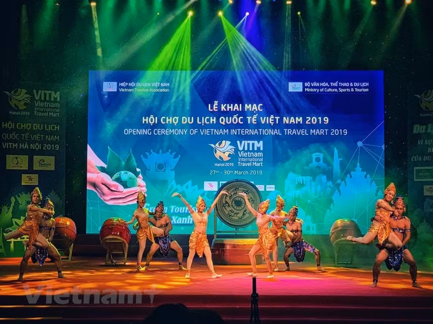 VITM opening ceremony took place on March 27 at the Cultural Friendship Palace in Hanoi, featuring various art performances (Photo: VNA)