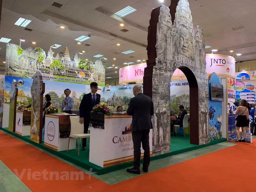 The VITM 2019 is the largest of its kind, attracting 720 businesses and tourism promotion agencies from 27 countries and territories worldwide as well as 47 Vietnamese cities and provinces (Photo: VNA)