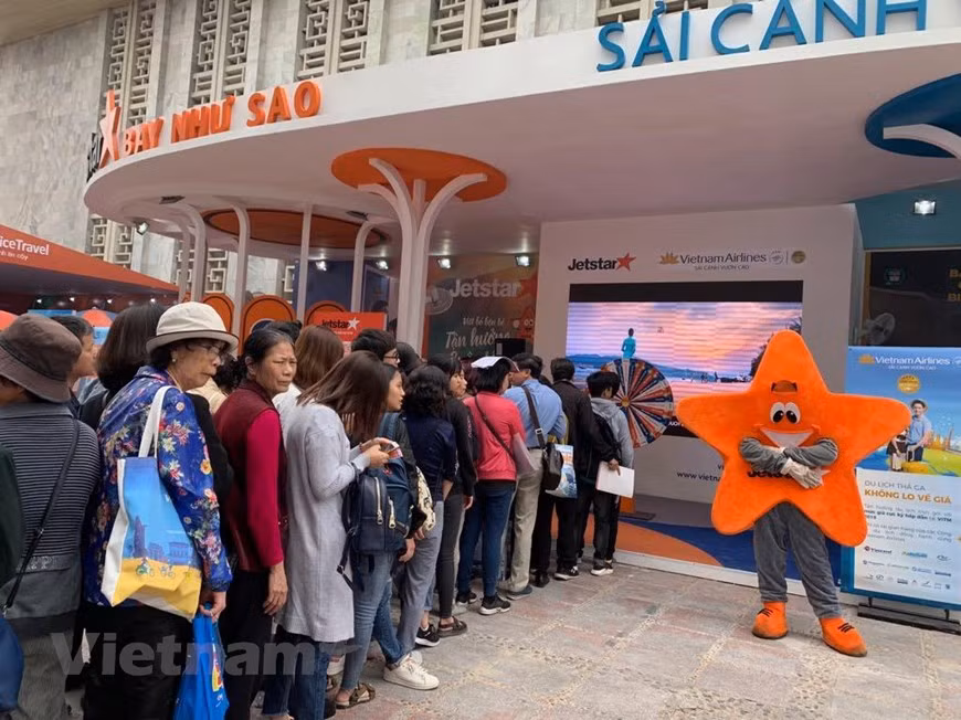 Some 40,000 air tickets and over 18,000 tour packages are on sale at the event (Photo: VNA)