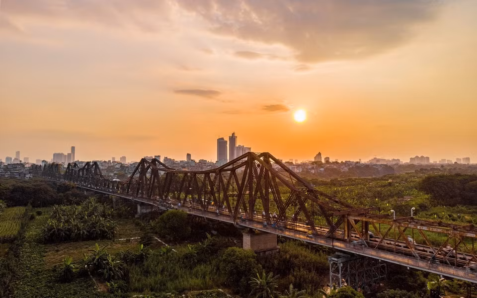 The 2.29-kilometre Long Bien Bridge in Hanoi was built between 1899 and 1902 by the French during colonial times and was the first steel bridge over the Red River. It has played a crucial role in many key historic events, including Vietnam’s independence wars. (Photo: VNA)