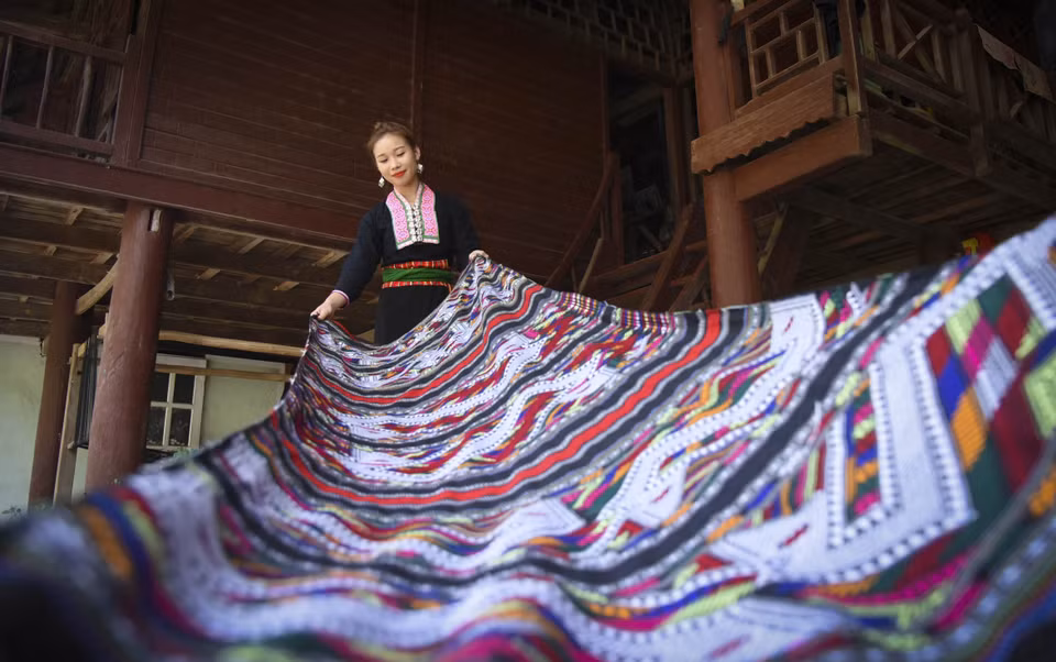 The Lao people’s brocade weaving is a sophisticated process, with all steps done by hand. (Photo: VNA) 