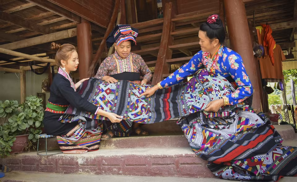 Brocade of the Lao ethnic minority people in Dien Bien province features exotic patterns. (Photo: VNA)