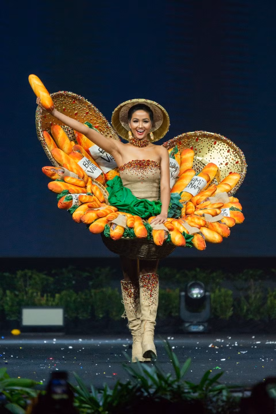 This is the first time a Vietnamese food has been inspired to become the design concept of the national costume (Photo: Organising board)