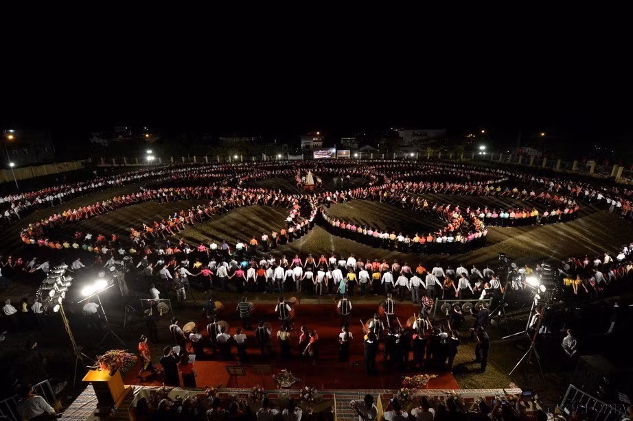 Vietnam’s largest ancient “Xoe” performance, “Xoe Thai”, is recognised by UNESCO this year as a Representative of Intangible Cultural Heritage of Humanity. (Photo: VNA)