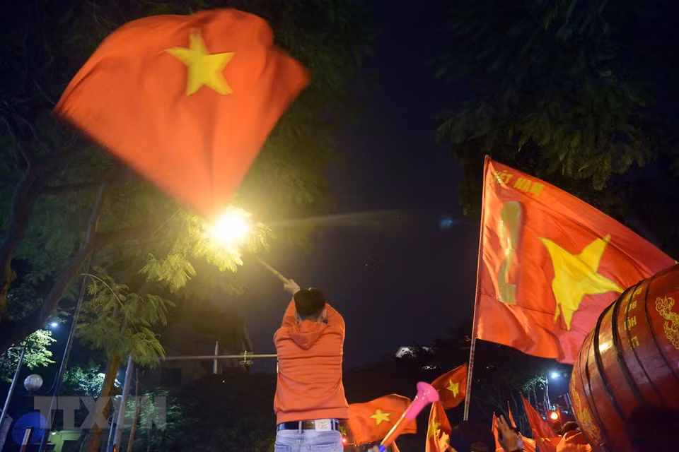 Fans in Hanoi flock into streets to celebrate the win (Photo: VNA)