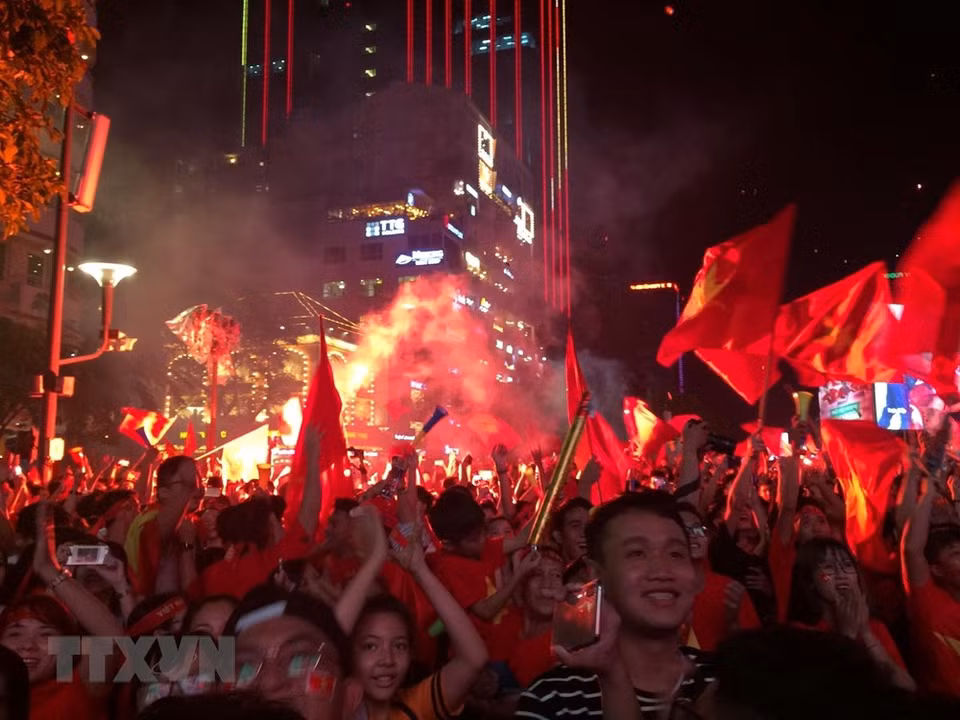 Fans in Ho Chi Minh City flock into streets to celebrate the win (Photo: VNA)