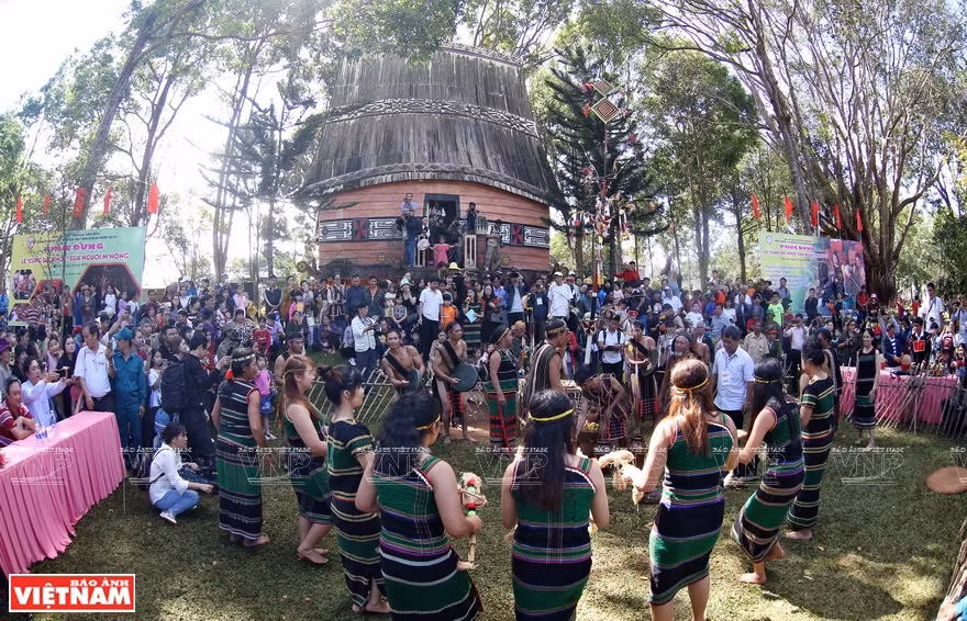 The ritual helps increase connectivity among local people (Photo: VNA)
